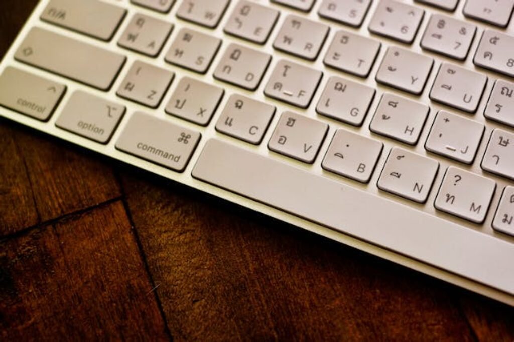 3 Core Benefits of Ergonomic Keyboards - Dealibrium
