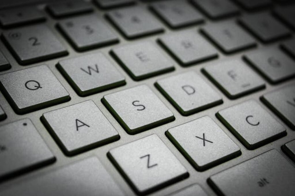 What are Ergonomic Mechanical Keyboards? - Dealibrium